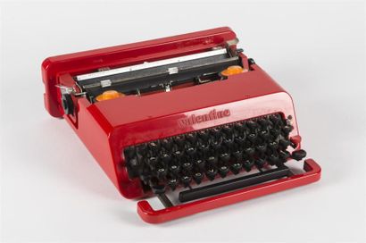 null Ettore SOTTSASS (1917-2007)
Machine à écrire de voyage modèle Valentine, en...