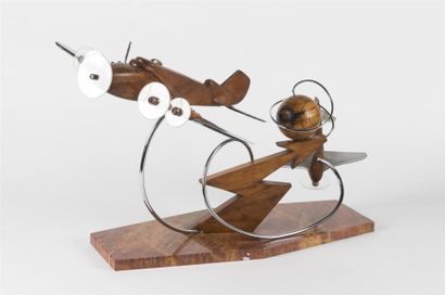 null Travail Art Déco
Sculpture composée de deux avions en bois et métal chromé reposant...