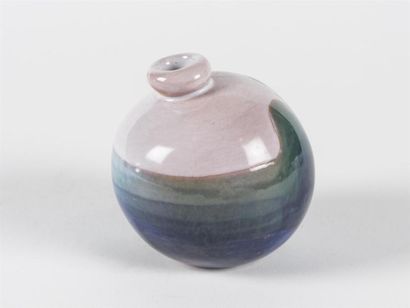 null Robert (1930-2008) et Jean (né en 1930) CLOUTIER
Petit Vase Boule en céramique...