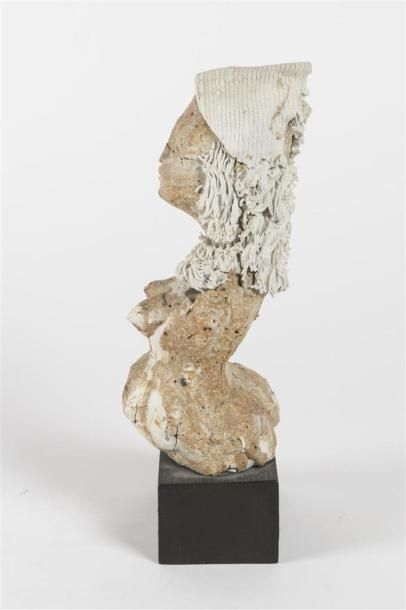 null Jean LINARD (1931-2010)
Buste de femme en grès vernissé, coiffe et cheveux biscuités...
