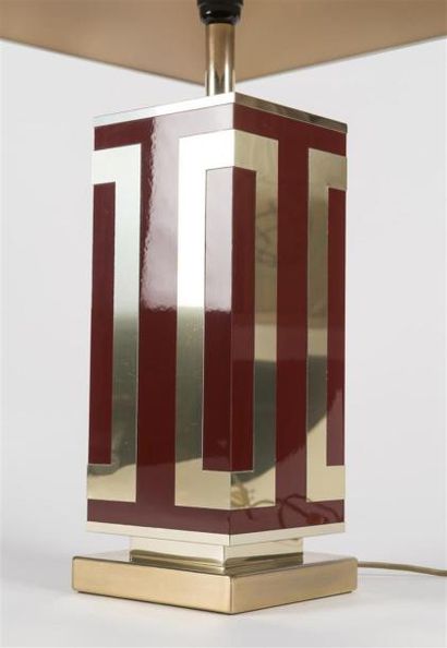 null Attribué à Philippe JEAN (20ème siècle) 
Lampe de table en laque de couleur...