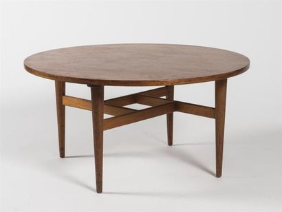 null Gordon RUSSELL (20ème siècle)
Table basse à plateau circulaire en placage en...