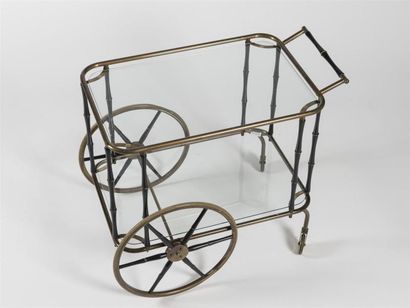 null Jacques ADNET (1900-1984) dans le goût de
Trolley à larges roues à double plateaux...