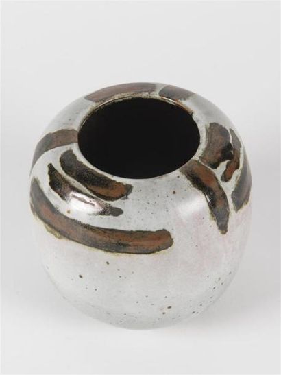 null GRES DE PUYSAGE
Vase de forme boule en grès pyrite émaillé dans les tons de...
