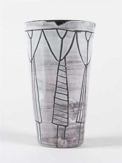 null Jacques INNOCENTI (1926-1958)
Vase de forme cylindrique à décor en frise de...