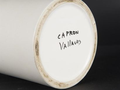 null Roger CAPRON (1922-2008)
Pot couvert à café en céramique émaillée de forme cylindrique...