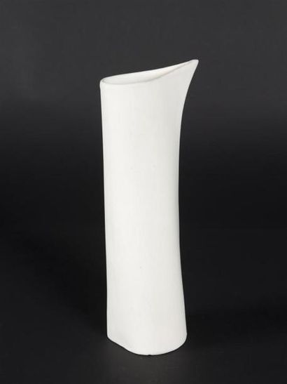 null Roger CAPRON (1922-2008)
Vase à col étranglé en céramique émaillée à décor d'un...