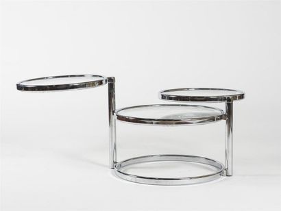 null Travail français 1970
Table à trois plateaux en verre fumé et chrome
H: 45 cm...