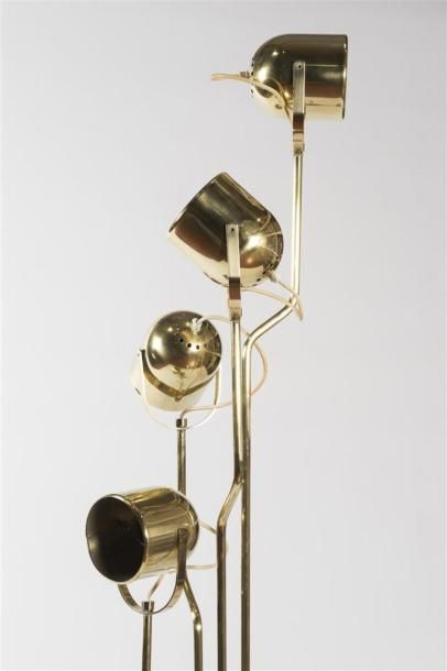 null REGGIANI (20ème siècle)
Lampadaire à quatre spots orientables en métal doré....