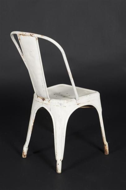 null Xavier PAUCHARD (1880-1935)
Suite de six chaises empilages modèle Chaise A en...