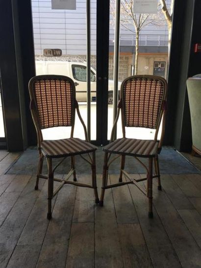 null 63 chaises de terrasse modèle "parisiennes" (possiblité de vendre par paire...