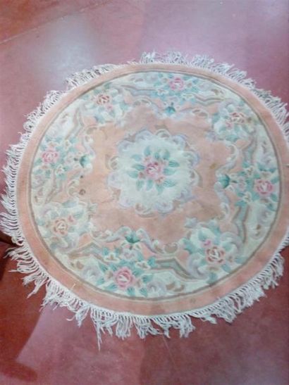 null Tapis circulaire sur fond rose
Diamètre : 145 cm