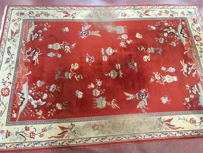 null Tapis fond rouge
195 x 288 cm
Usures importantes