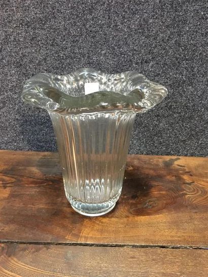 null D'AVESN
Vase en cristal 
H : 25 cm