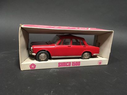 null JOUSTRA voiture SIMCA 1500 couleur rouge, dans sa boite d'origine