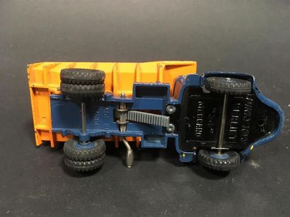 null Dinky Toys Camion Berliet orange et bleu 
Made in France