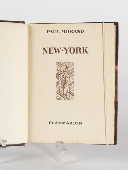 null MORAND (Paul) : New-York. Flammarion, 1930. 
14 par 19 cm. 334 pages. Lettrines...