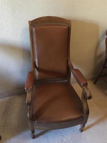 null Fauteuil Voltaire garni de skai marron