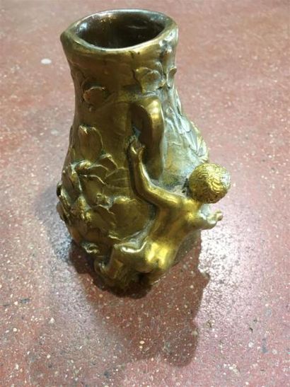 null Jules MELIODON
Vase en bronze 
H : 11, 5 cm