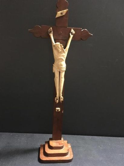 null Crucifix avec Christ en ivoire 19ème