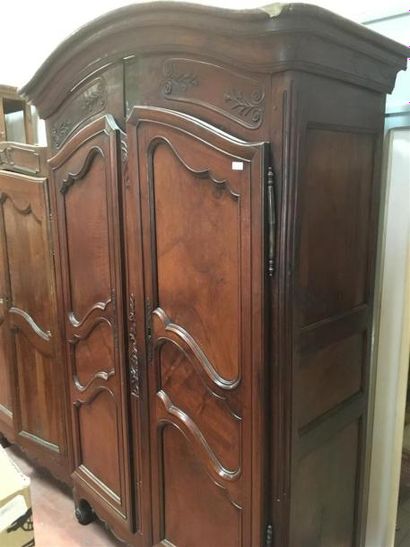 null Armoire lyonnaise corniche galbé