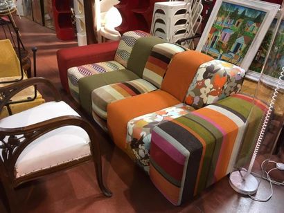 null ROCHE BOBOIS Camapé recouvert de tissu MISSONI 
trois places
