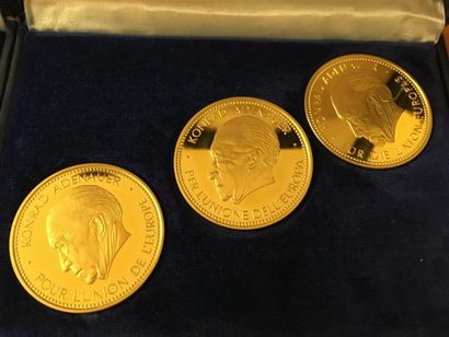 null 2 écrins de 3 pièces en or. Union européenne. Poids : 2 x (25,90 g 25,80 g 25,90...