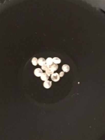 null Lot de petits diamants taille rose pour 0,41 carat environ EXEMPTE