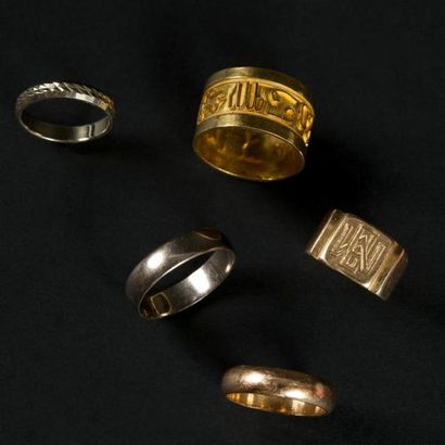 null Lot or vendu débris : Cinq bagues en or (750) 18K (anneaux) Poids : 26 g AI...