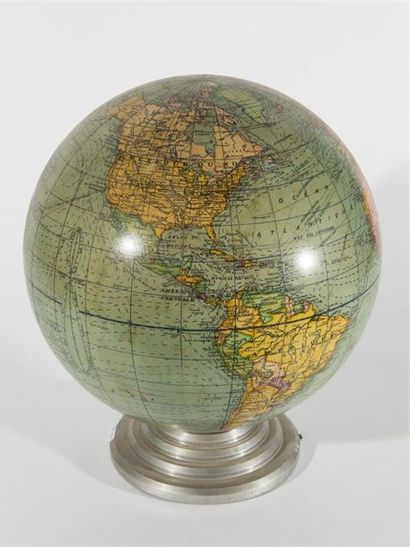 null GIRARD BARRERE ET THOMAS
Globe terrestre en verre
Vers 1930 
H : 40 cm