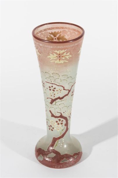 null Deux vases en verre émaillé vers 1900