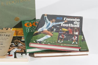 null FOOTBAL Suite de Dix ouvrages modernes sur le Football
Dont L'année du Football...