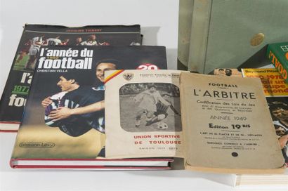 null FOOTBAL Suite de Dix ouvrages modernes sur le Football
Dont L'année du Football...