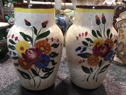 null Paire de vases en porcelaine de Paris peinte 