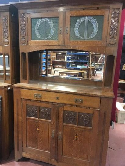 null Travail moderniste 1920 
Paire de cabinets en chêne à quatre portes vantaux...