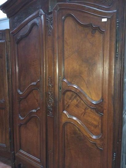 null Armoire lyonnaise corniche galbé