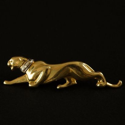 null Broche en or jaune 18 K (750) figurant une panthère, au collier en or blanc....