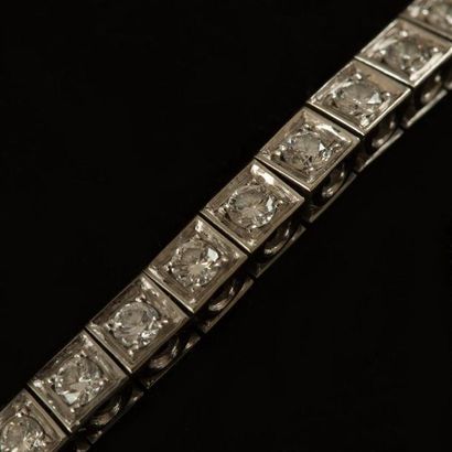 null Bracelet rivière en or blanc (750) 18K suite de 45 diamants. Longueur 18,5 cm....