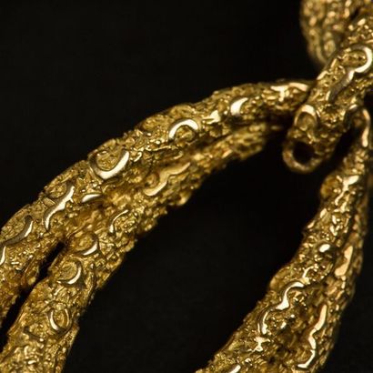 null Paire de pendants d'oreilles en or jaune (750) 18K mat, figurant un feuillage...