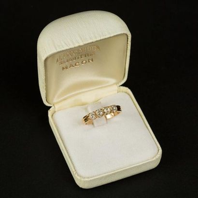 null Bague en or jaune (750) 18K jarretière de 4 diamants taille ancienne. Poids...