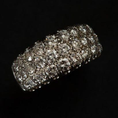 null Bague bandeau en or blanc (750) 18K pavée de diamants Poids : 4,80 g TDD : 49...