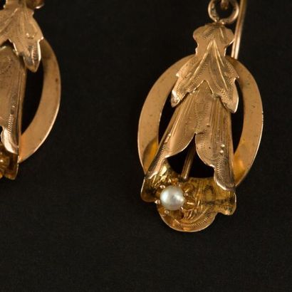 null Paire de pendants d'oreilles en or jaune (750) 18K à motif de cigales et de...