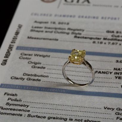 null Diamant 3 carats couleur jonquille certifié. Bague anneau en or blanc (750)...