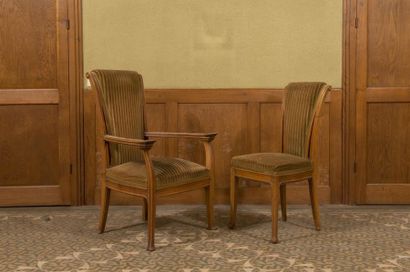null Travail Art Nouveau
Suite de deux fauteuils et de deux chaises à structure en...