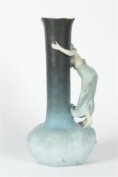 null Aristide de RANIERI  ( 1880 - 1971 ) 
Grand vase en terre cuite polychrome à...