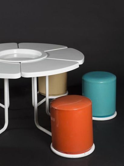 null Lionel MORGAINE (1929-2016)
Rare table modèle éponyme en fibre de verre laquée...