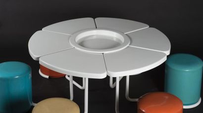 null Lionel MORGAINE (1929-2016)
Rare table modèle éponyme en fibre de verre laquée...