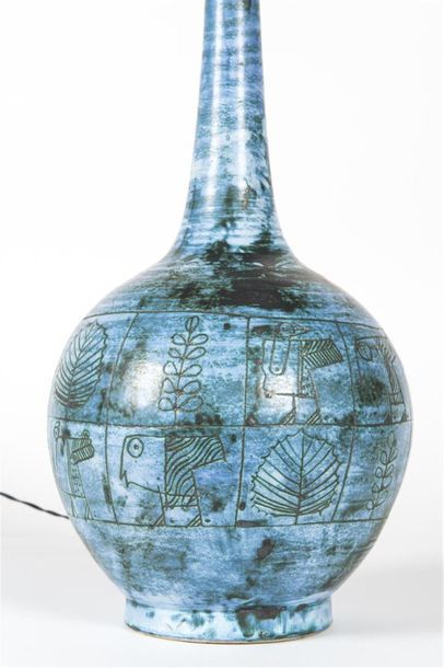 null Jacques BLIN ( 1920 - 1995 )
Grande lampe de table de forme boule à long col...