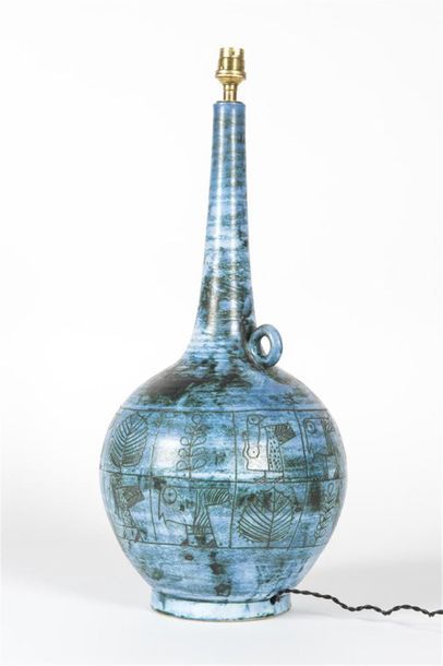 null Jacques BLIN ( 1920 - 1995 )
Grande lampe de table de forme boule à long col...