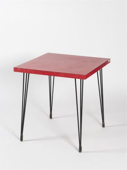 null Travail 1950
Table à piètement eiffel en métal laqué noir et plateau en stratifié...